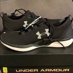 Men's Charged CoolSwitch Running Shoe Size 11